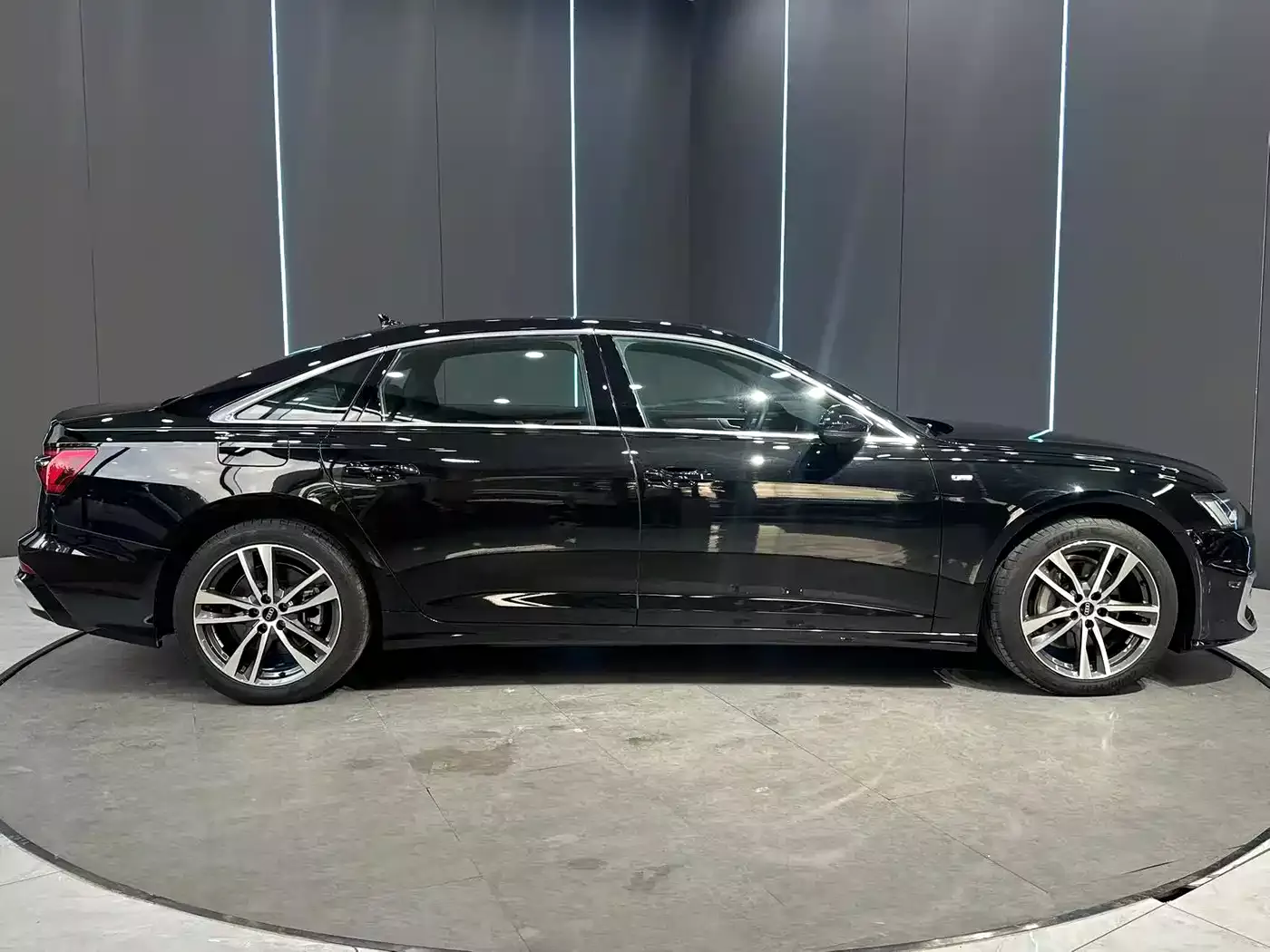 Audi A6L 2023 40 TFSI Luxury Dynamic фото 5
