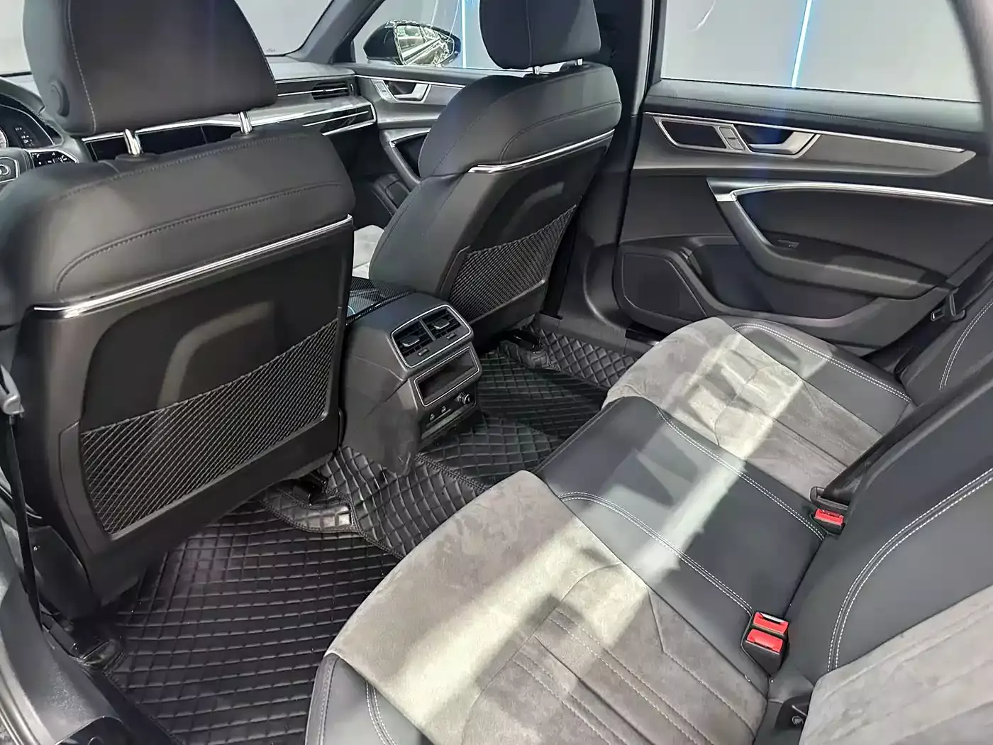 Audi A6L 2023 40 TFSI Luxury Dynamic фото 10