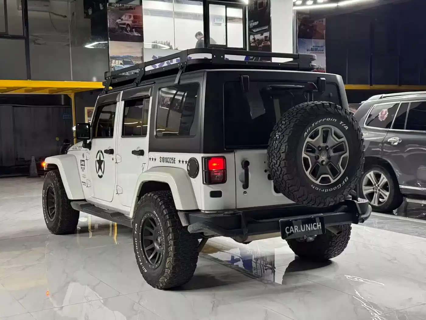 Jeep Wrangler 2015 3.0L Sahara 4-Door Comfort Edition фото 5