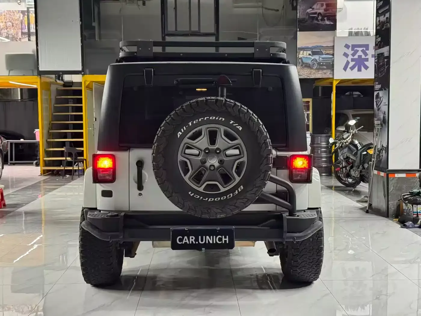 Jeep Wrangler 2015 3.0L Sahara 4-Door Comfort Edition фото 6