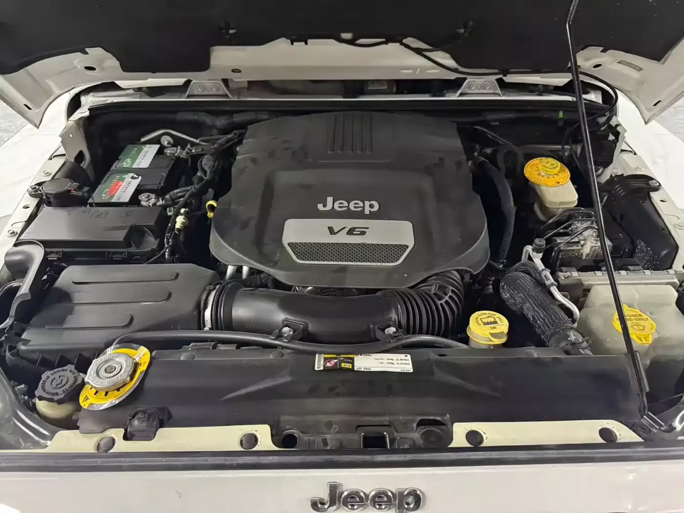 Jeep Wrangler 2015 3.0L Sahara 4-Door Comfort Edition фото 12