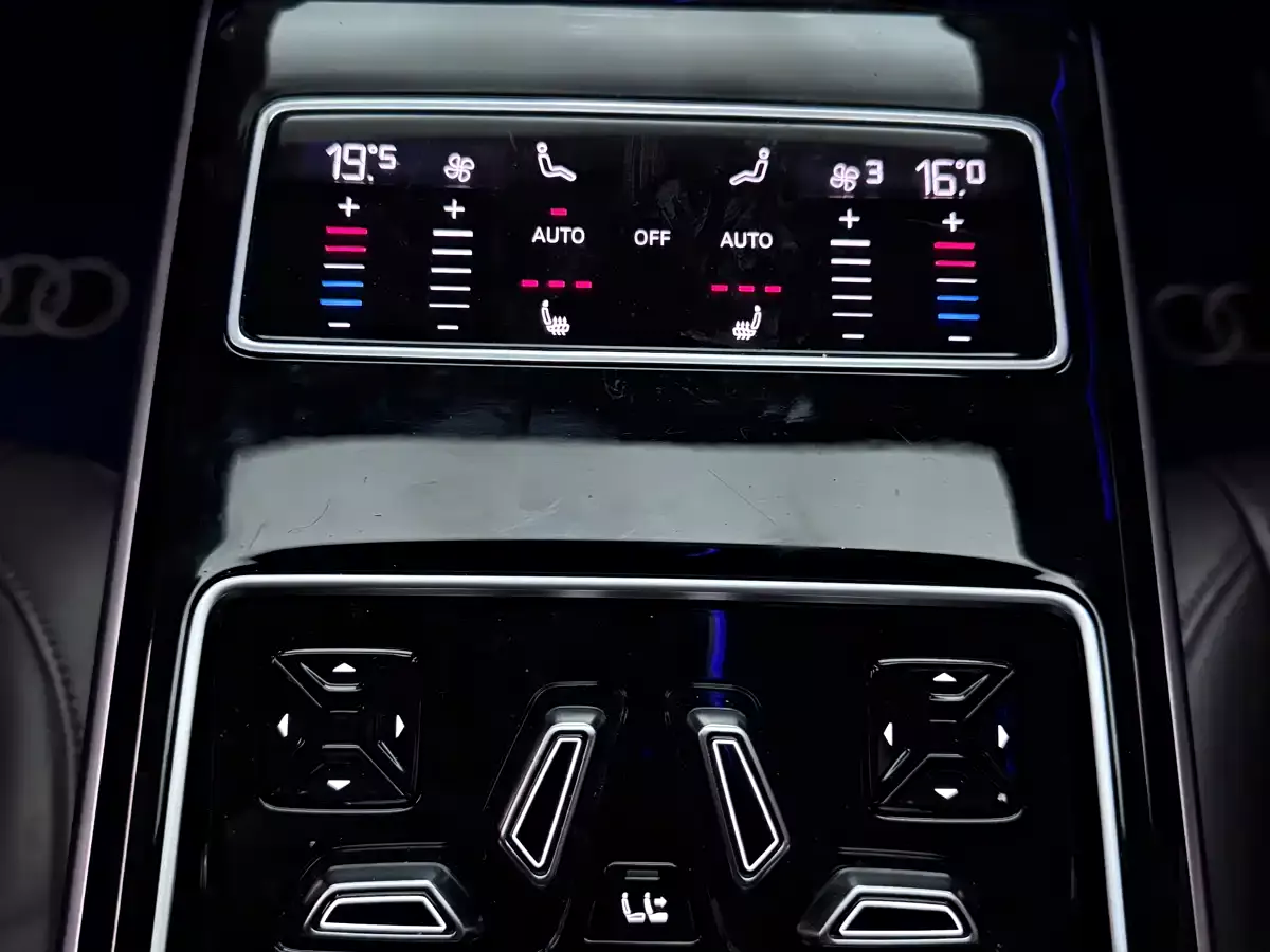 Audi A8 2019 A8L 50 TFSI quattro Comfort фото 31
