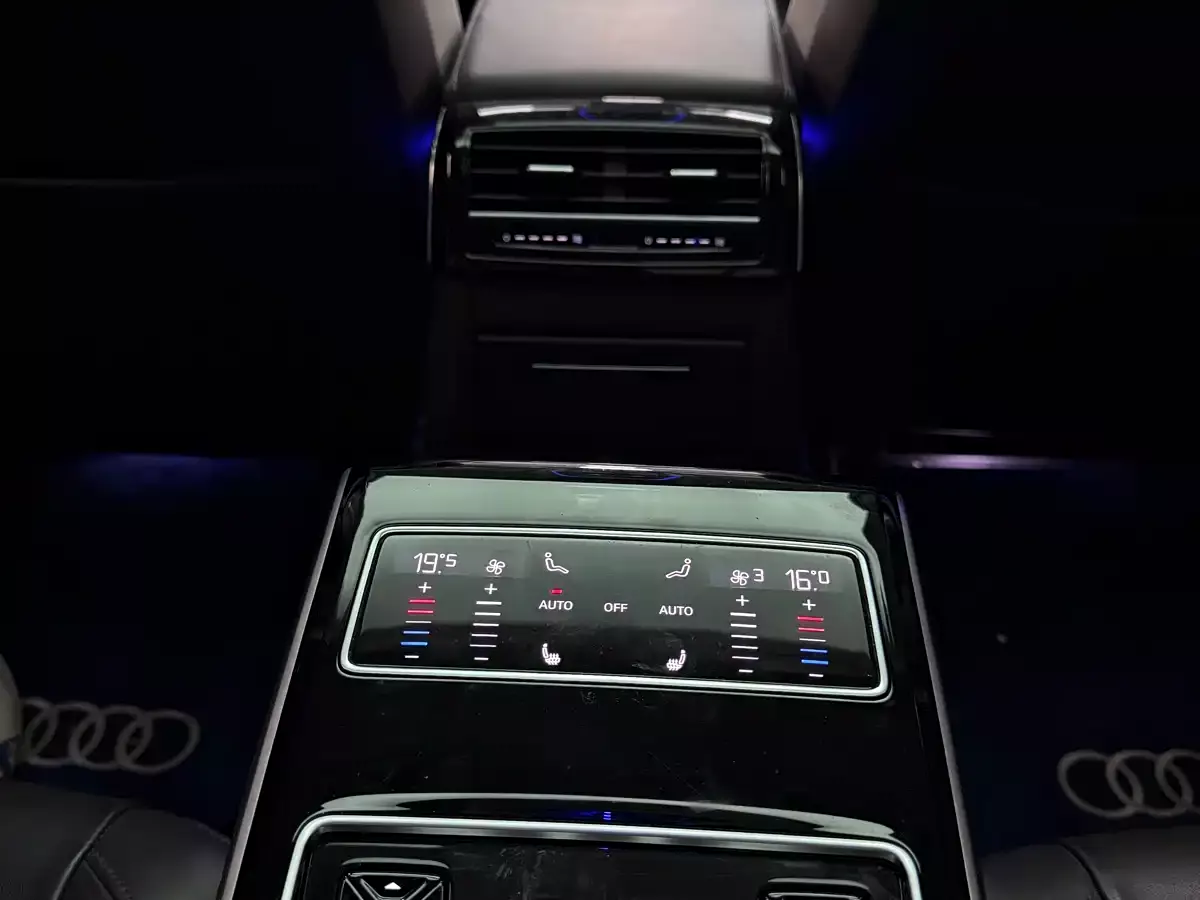 Audi A8 2019 A8L 50 TFSI quattro Comfort фото 32