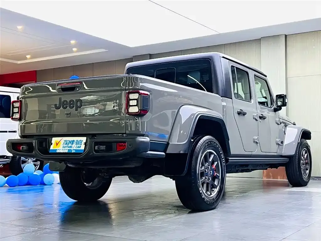 Jeep Gladiator 2022 3.6L Pioneer Edition фото 4