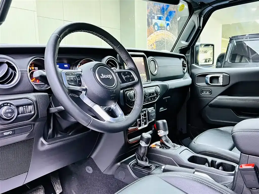 Jeep Gladiator 2022 3.6L Pioneer Edition фото 8