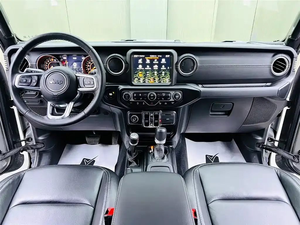 Jeep Gladiator 2022 3.6L Pioneer Edition фото 9