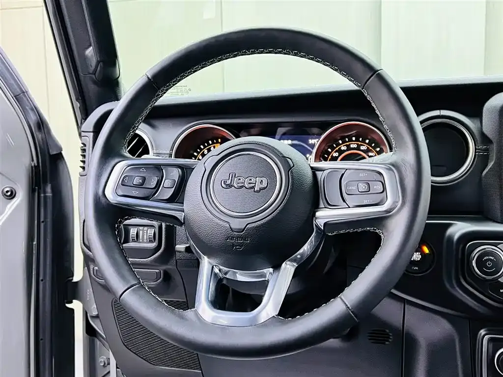 Jeep Gladiator 2022 3.6L Pioneer Edition фото 10
