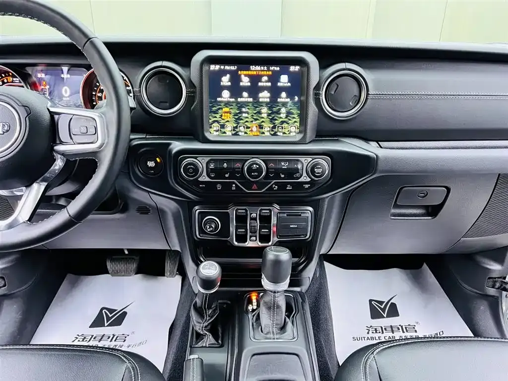 Jeep Gladiator 2022 3.6L Pioneer Edition фото 12