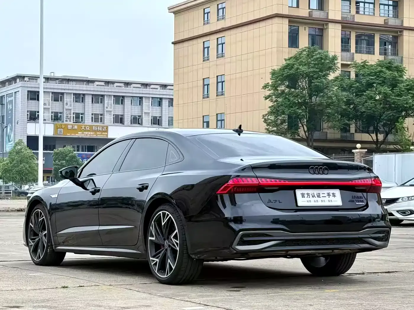 Audi A7L 2024 45 TFSI quattro Black Warrior Edition фото 6