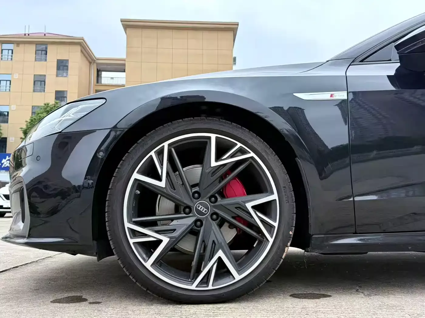 Audi A7L 2024 45 TFSI quattro Black Warrior Edition фото 9