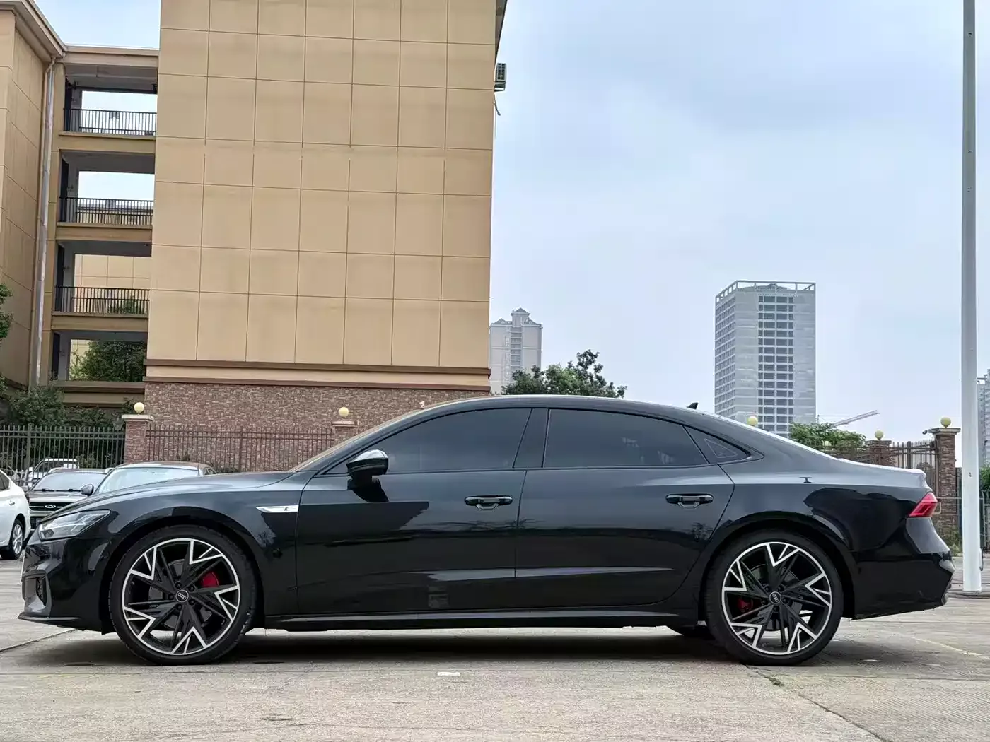Audi A7L 2024 45 TFSI quattro Black Warrior Edition фото 10
