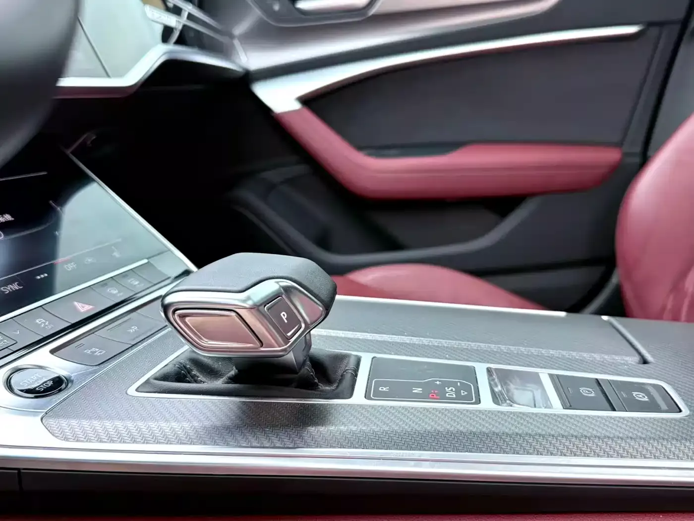 Audi A7L 2024 45 TFSI quattro Black Warrior Edition фото 12
