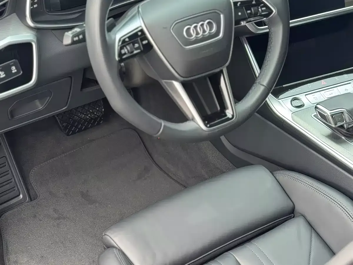 Audi A7 2023 Model 45 TFSI Premium Selection Edition фото 4