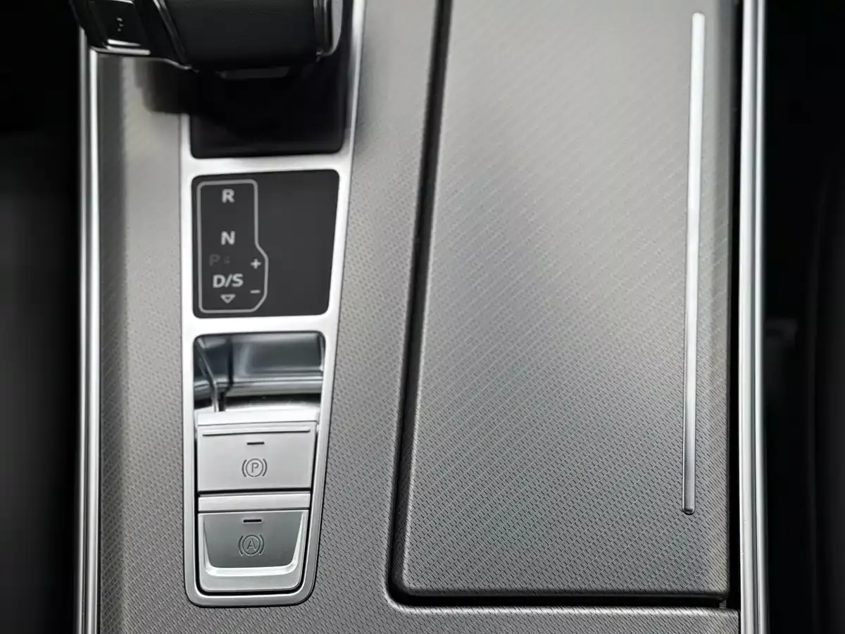 Audi A7 2023 Model 45 TFSI Premium Selection Edition фото 13
