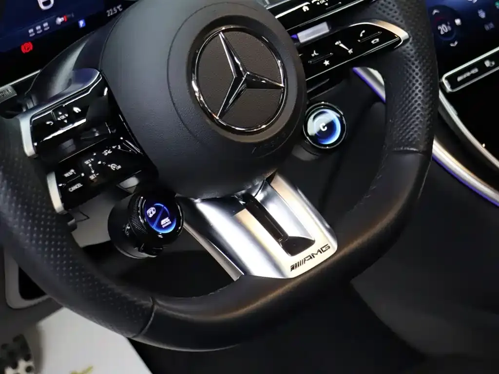 Mercedes-Benz GLC Coupe AMG 2025 AMG GLC 43 4MATIC Coupe SUV фото 10