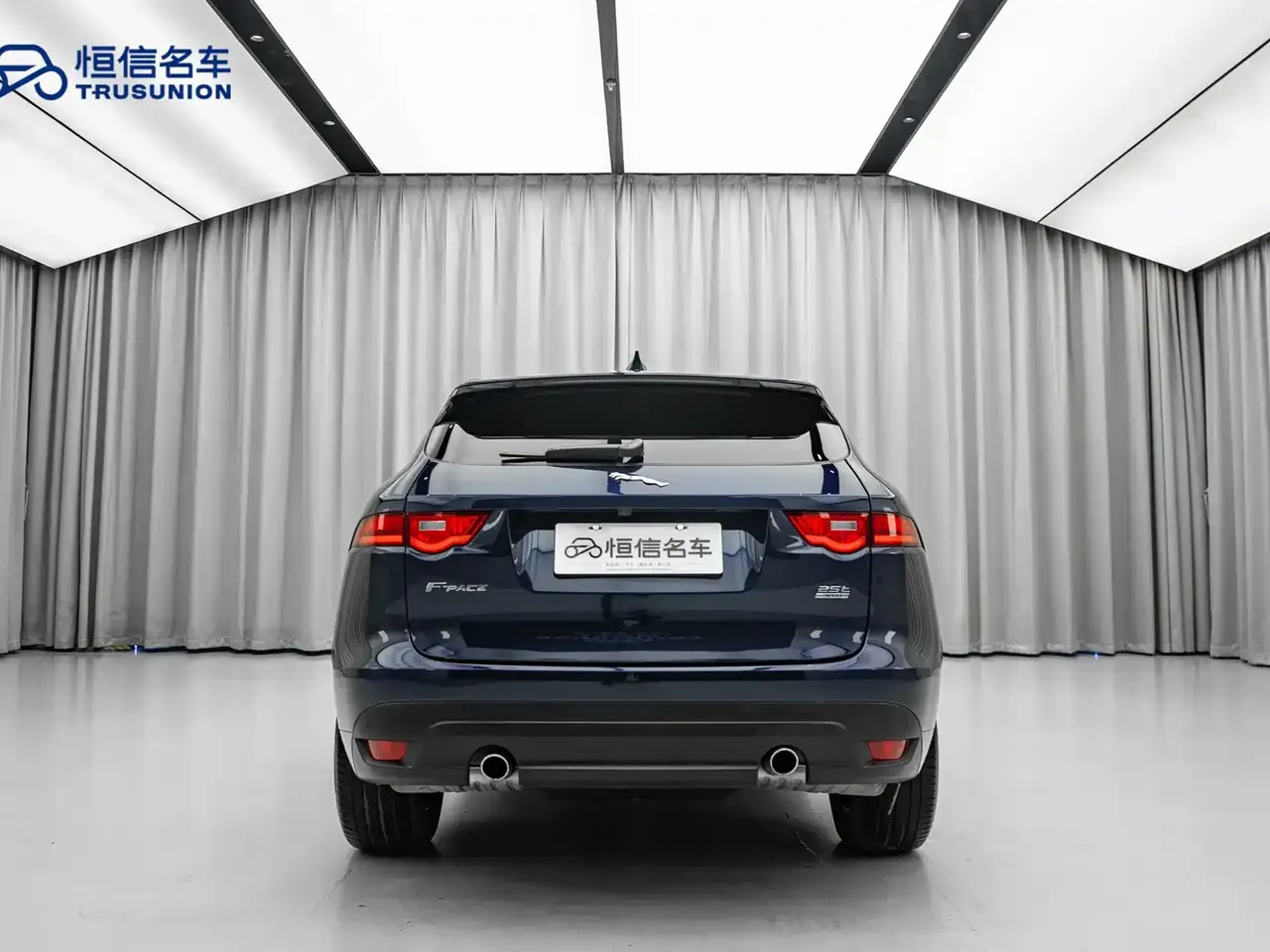 Jaguar F-PACE 2018 2.0T 4WD Urban Premium Edition фото 5
