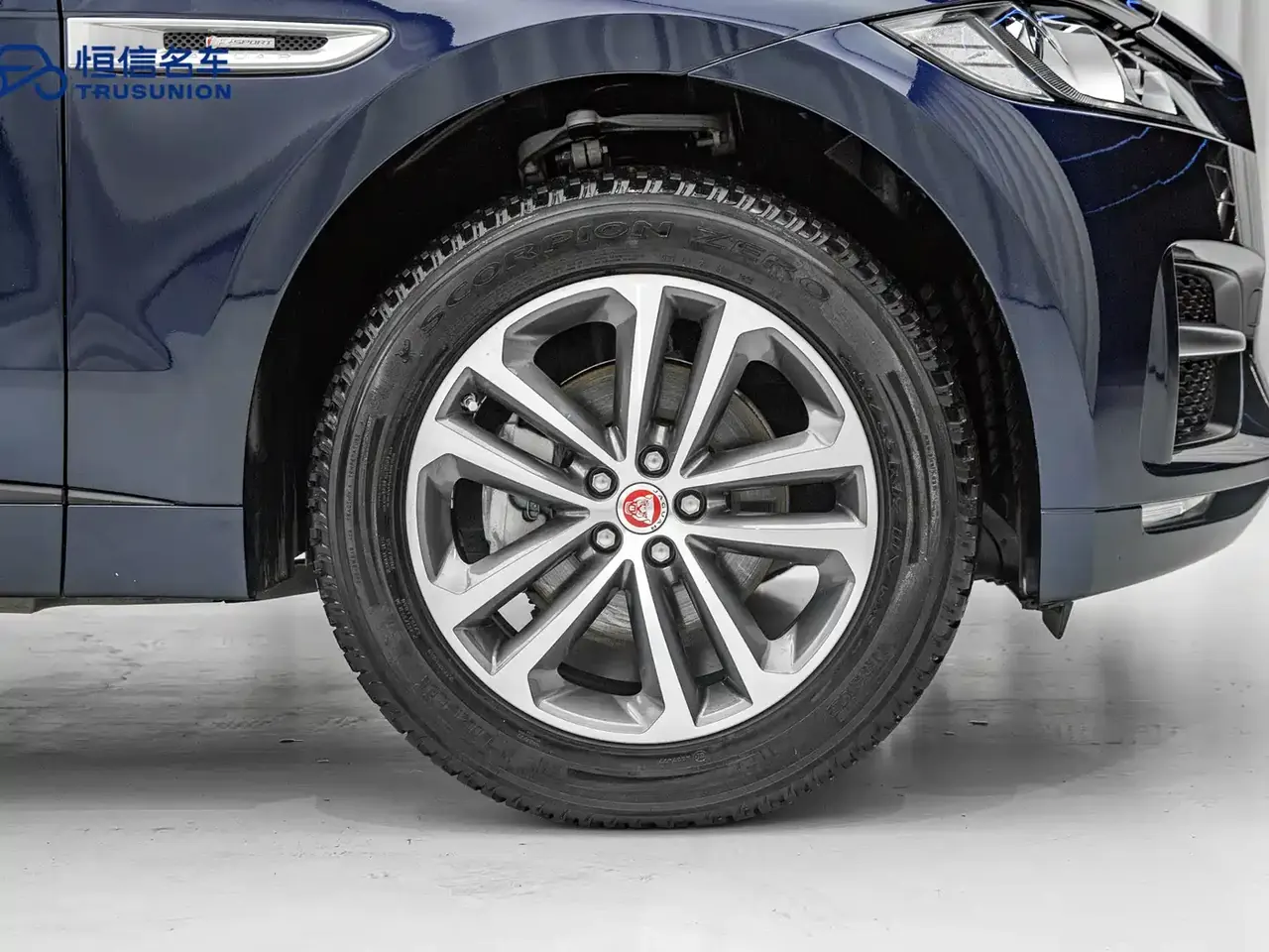 Jaguar F-PACE 2018 2.0T 4WD Urban Premium Edition фото 22