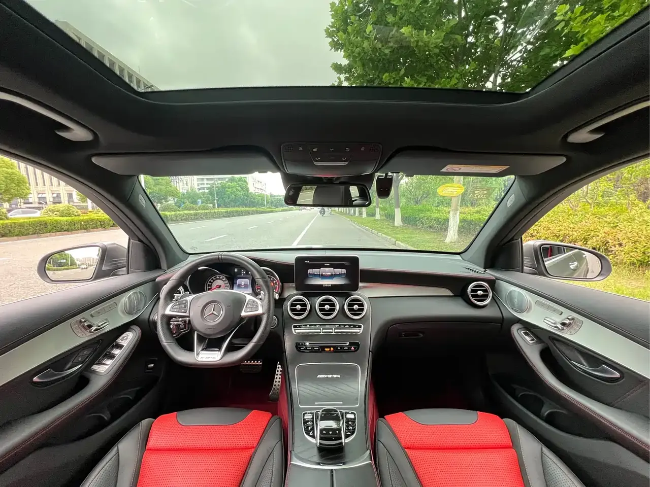 Mercedes-Benz GLC AMG 2018 AMG GLC 63 4MATIC+ фото 10