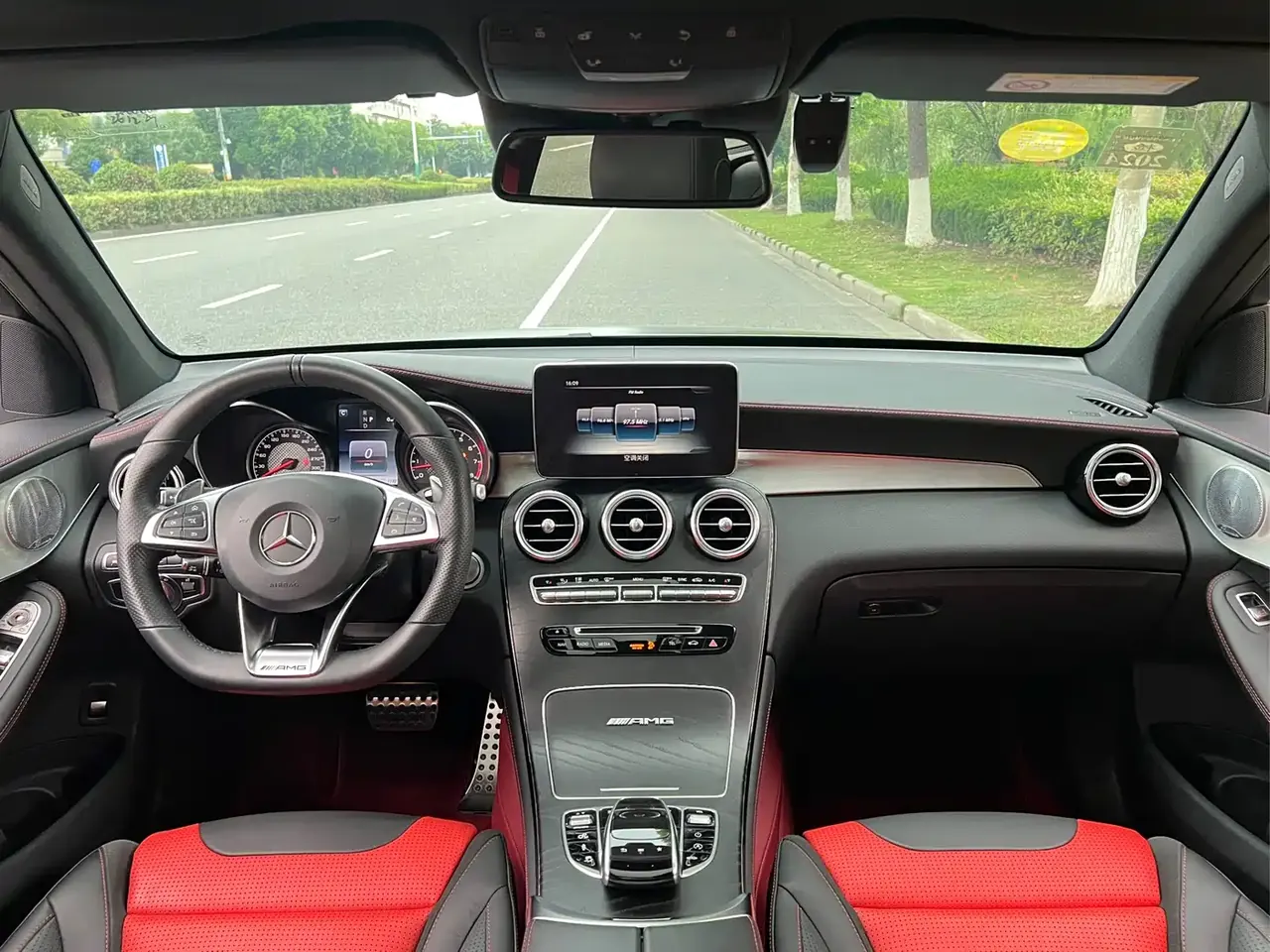 Mercedes-Benz GLC AMG 2018 AMG GLC 63 4MATIC+ фото 11