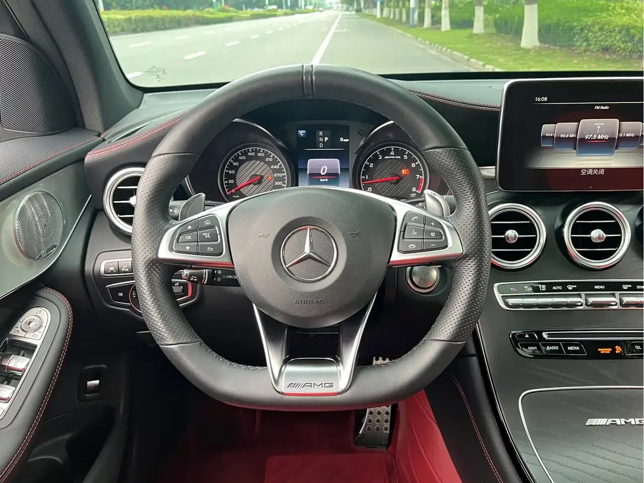 Mercedes-Benz GLC AMG 2018 AMG GLC 63 4MATIC+ фото 12