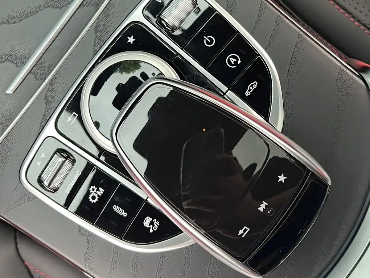 Mercedes-Benz GLC AMG 2018 AMG GLC 63 4MATIC+ фото 16