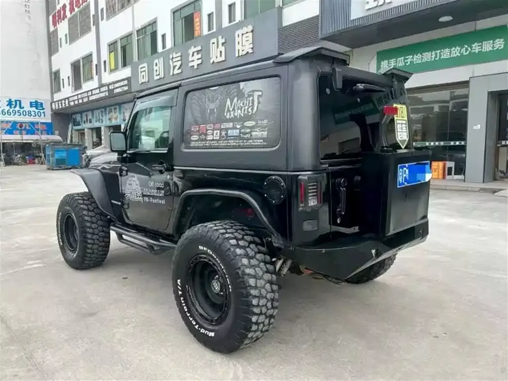 Jeep Wrangler 2009 3.8L Rubicon Two-Door фото 5