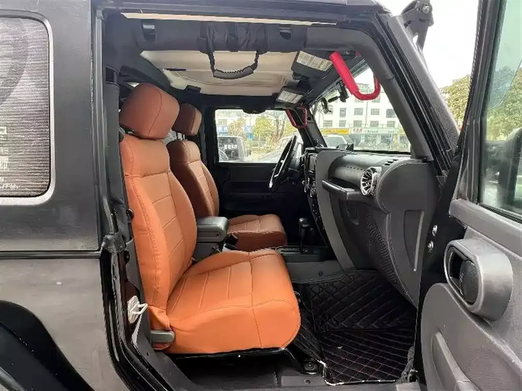Jeep Wrangler 2009 3.8L Rubicon Two-Door фото 8