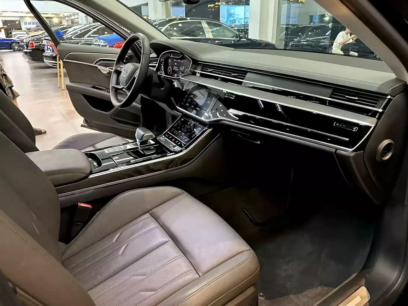 Audi A8 2018 A8L 55 TFSI quattro Launch Premium фото 7