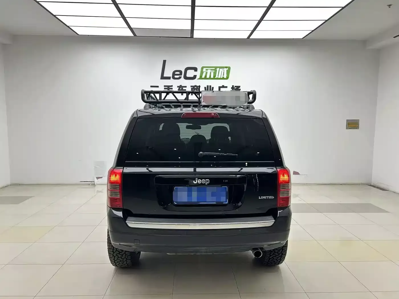 Jeep Patriot 2015 2.4L Luxury Navigation Edition фото 3