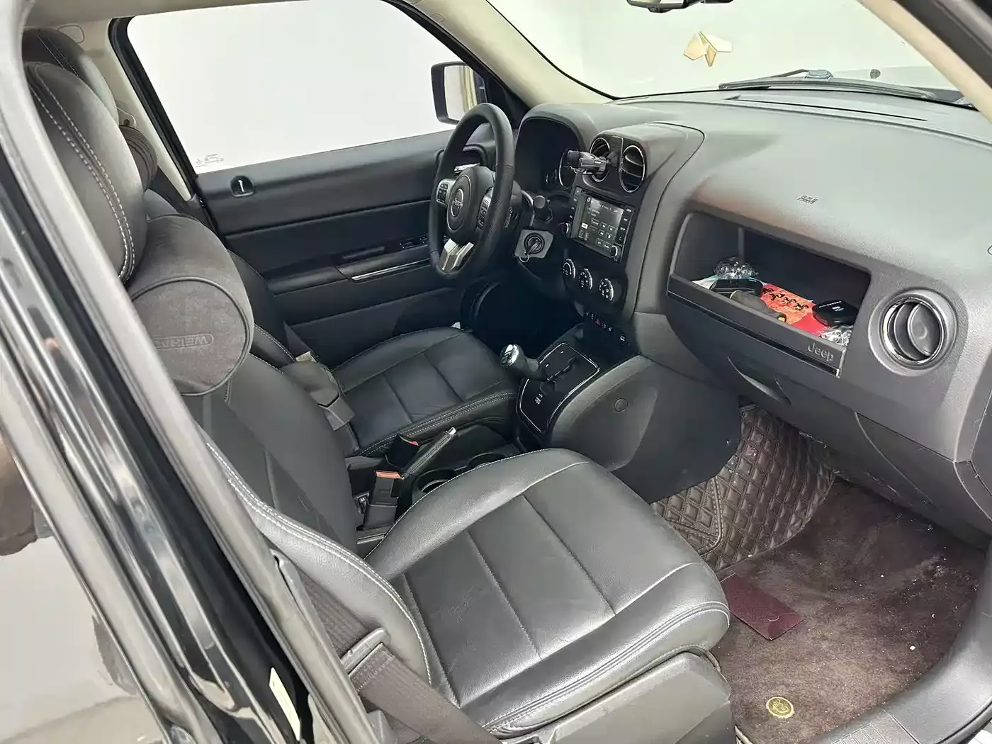 Jeep Patriot 2015 2.4L Luxury Navigation Edition фото 14