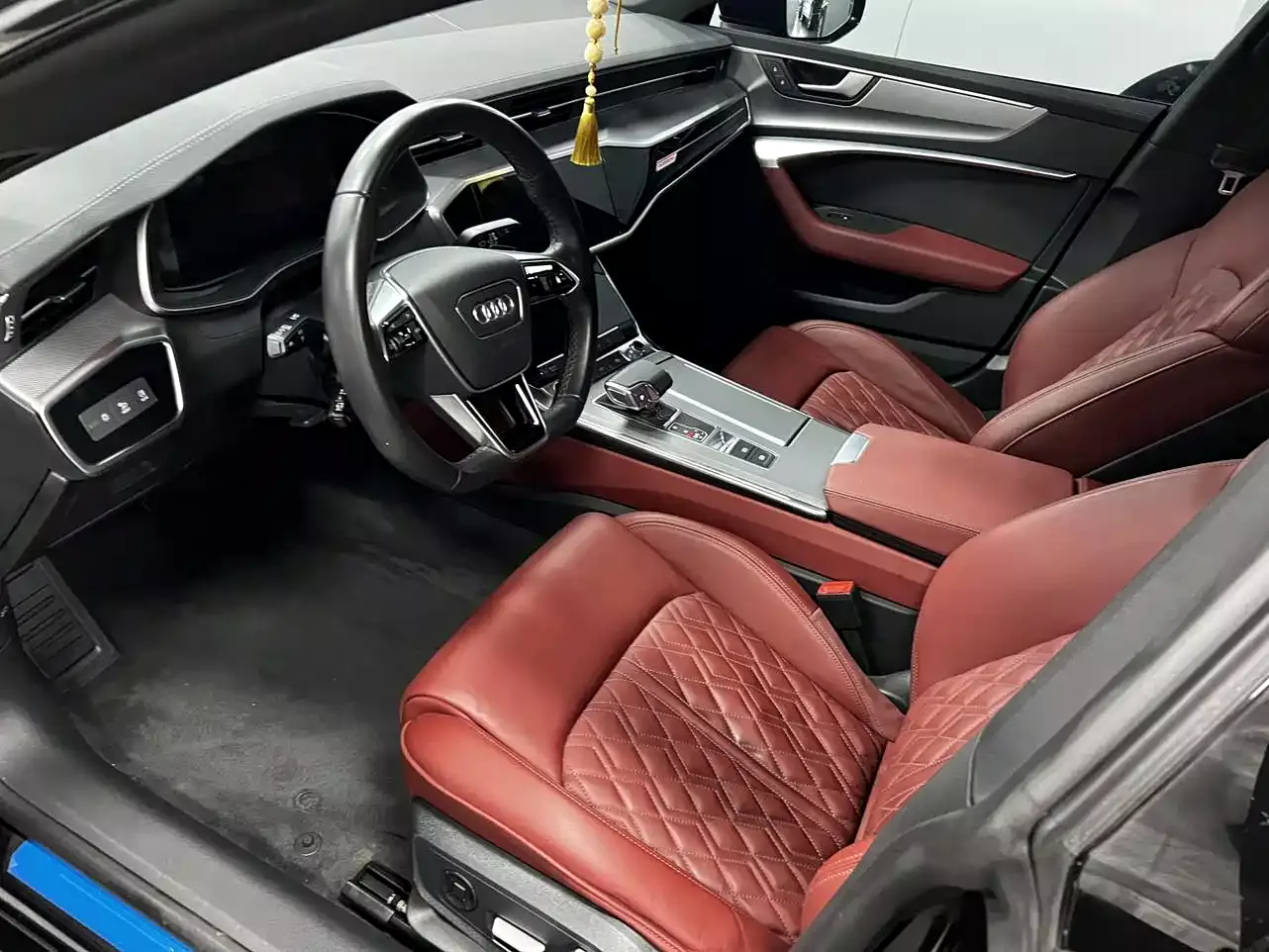 Audi A7L 2024 55 TFSI quattro Black Warrior Edition фото 4
