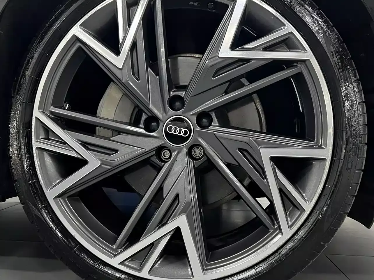 Audi A7L 2024 55 TFSI quattro Black Warrior Edition фото 8