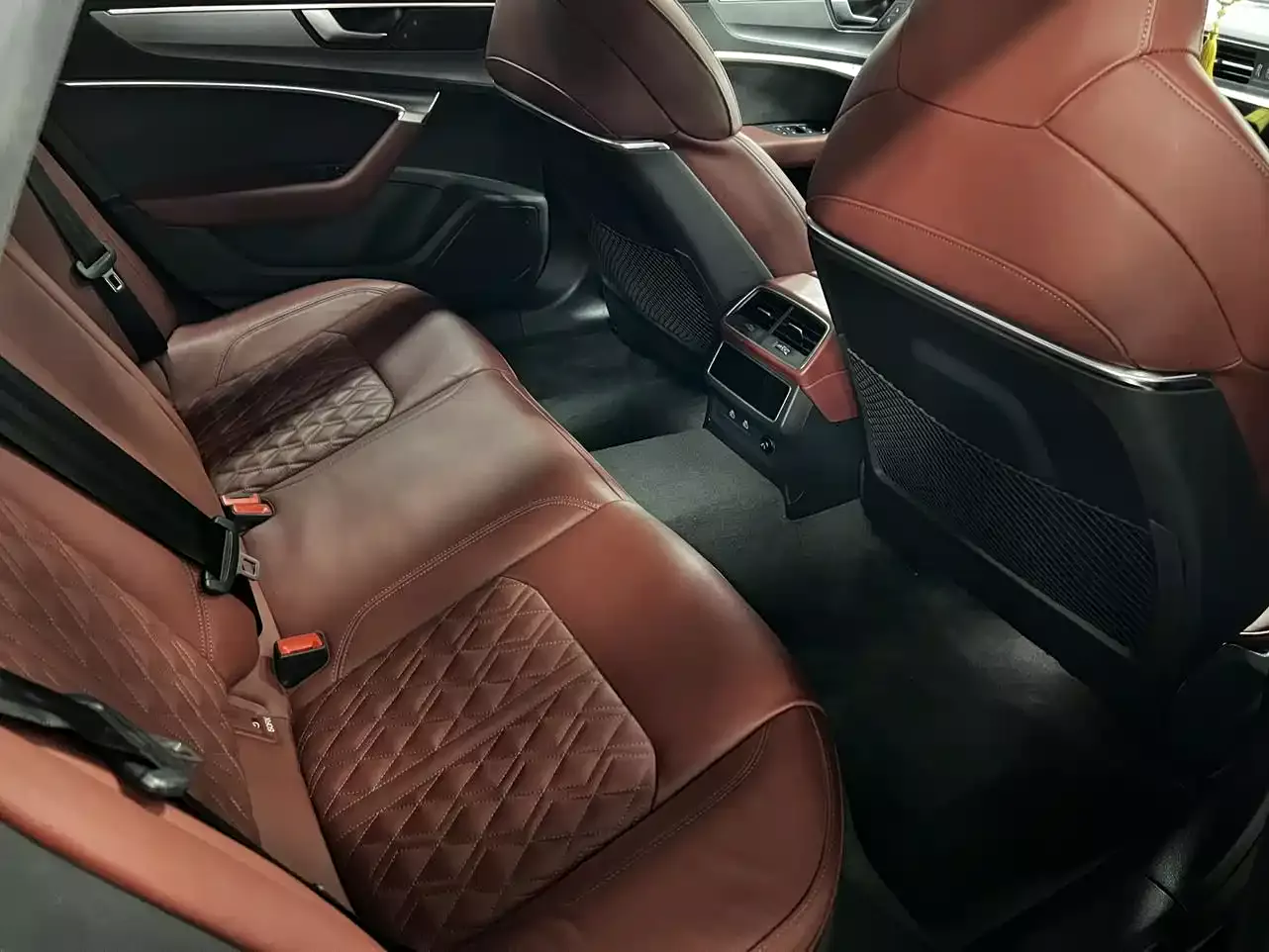 Audi A7L 2024 55 TFSI quattro Black Warrior Edition фото 11