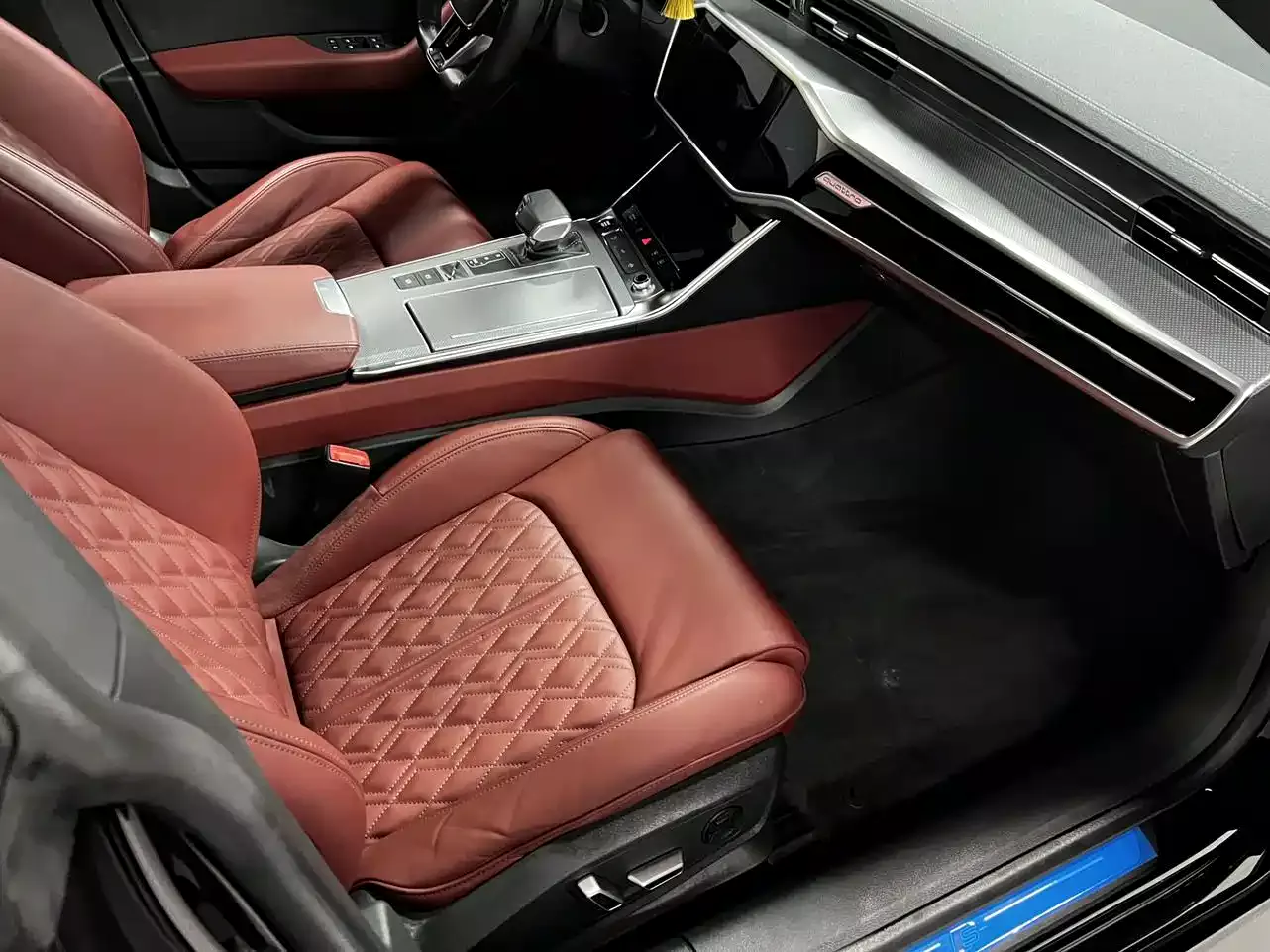Audi A7L 2024 55 TFSI quattro Black Warrior Edition фото 13