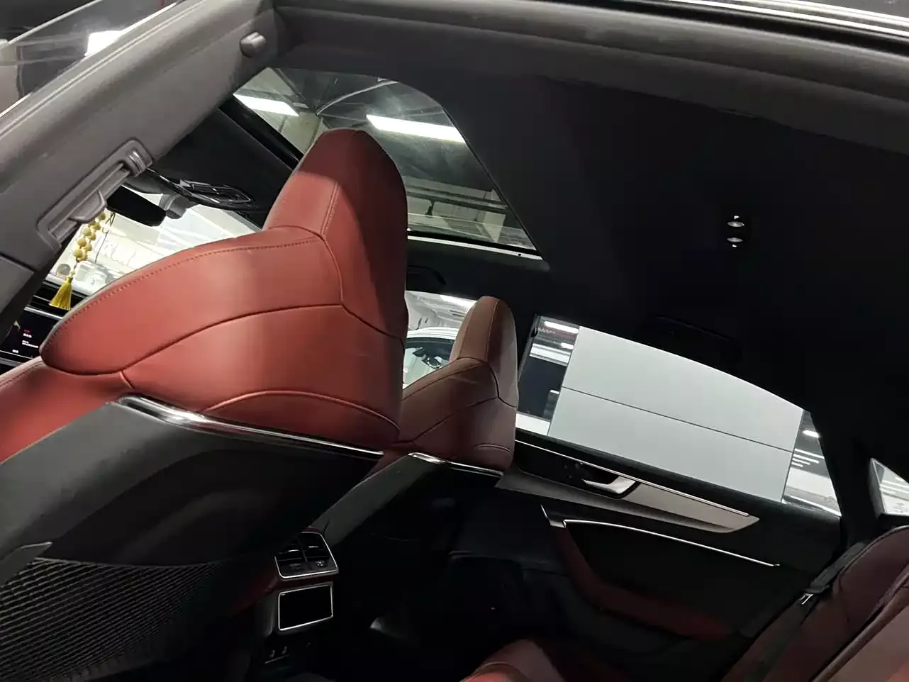 Audi A7L 2024 55 TFSI quattro Black Warrior Edition фото 14