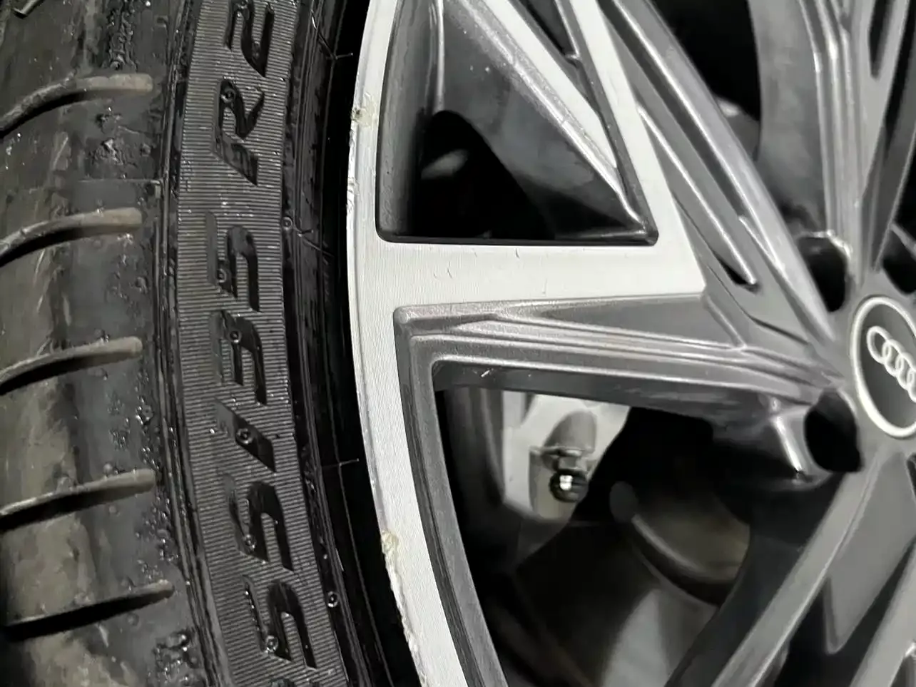 Audi A7L 2024 55 TFSI quattro Black Warrior Edition фото 18