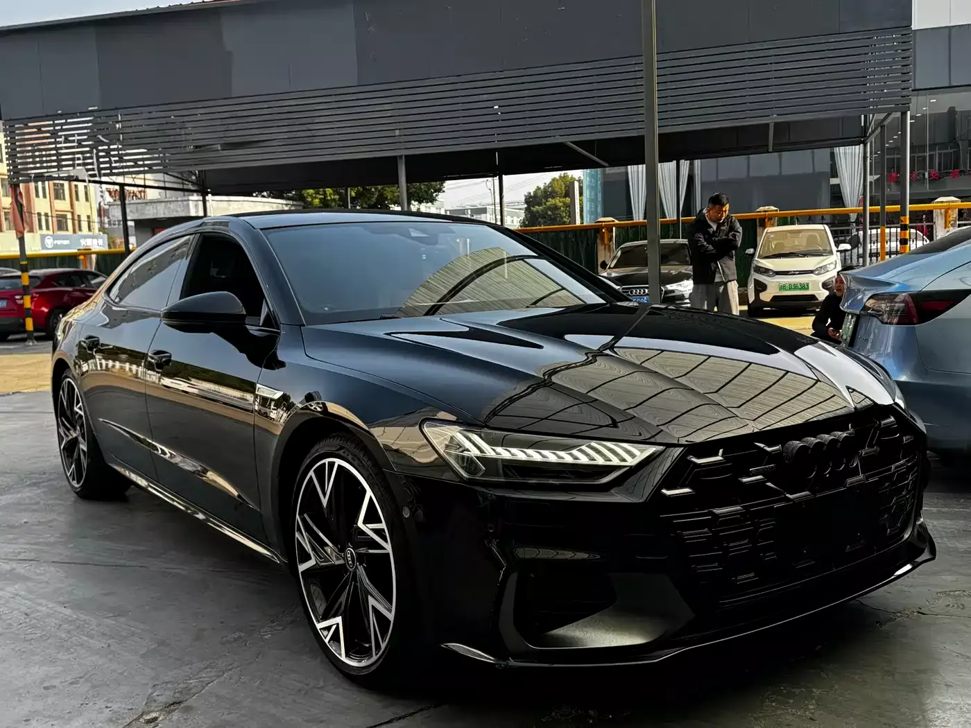 Audi A7L 2024 45 TFSI quattro S-line Black Warrior Edition фото 2