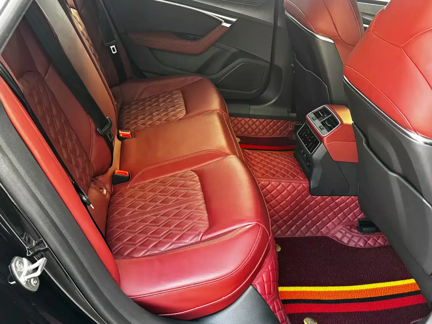 Audi A7L 2024 45 TFSI quattro S-line Black Warrior Edition фото 7