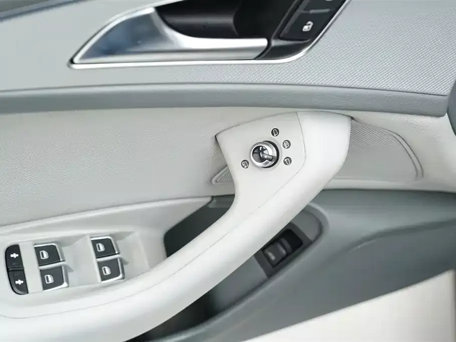Audi A6L 2012 30 FSI Comfort фото 9