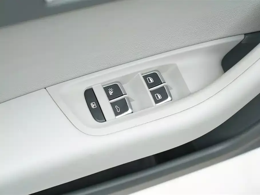 Audi A6L 2012 30 FSI Comfort фото 11