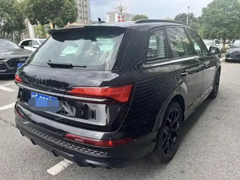 Audi Q7 2024 45 TFSI quattro S line Black Warrior фото 3