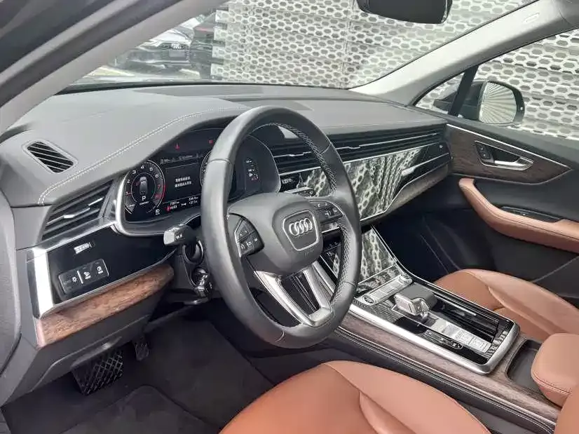 Audi Q7 2024 45 TFSI quattro S line Black Warrior фото 6
