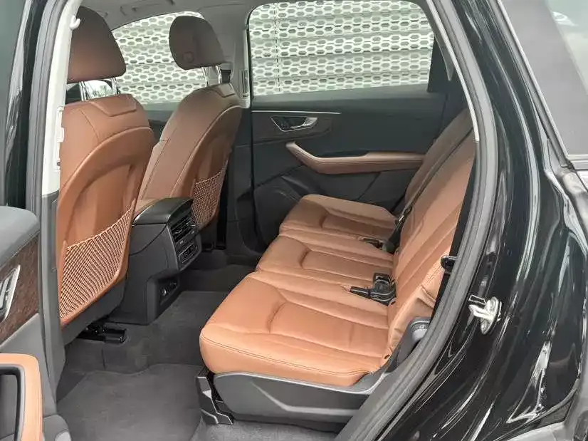 Audi Q7 2024 45 TFSI quattro S line Black Warrior фото 9