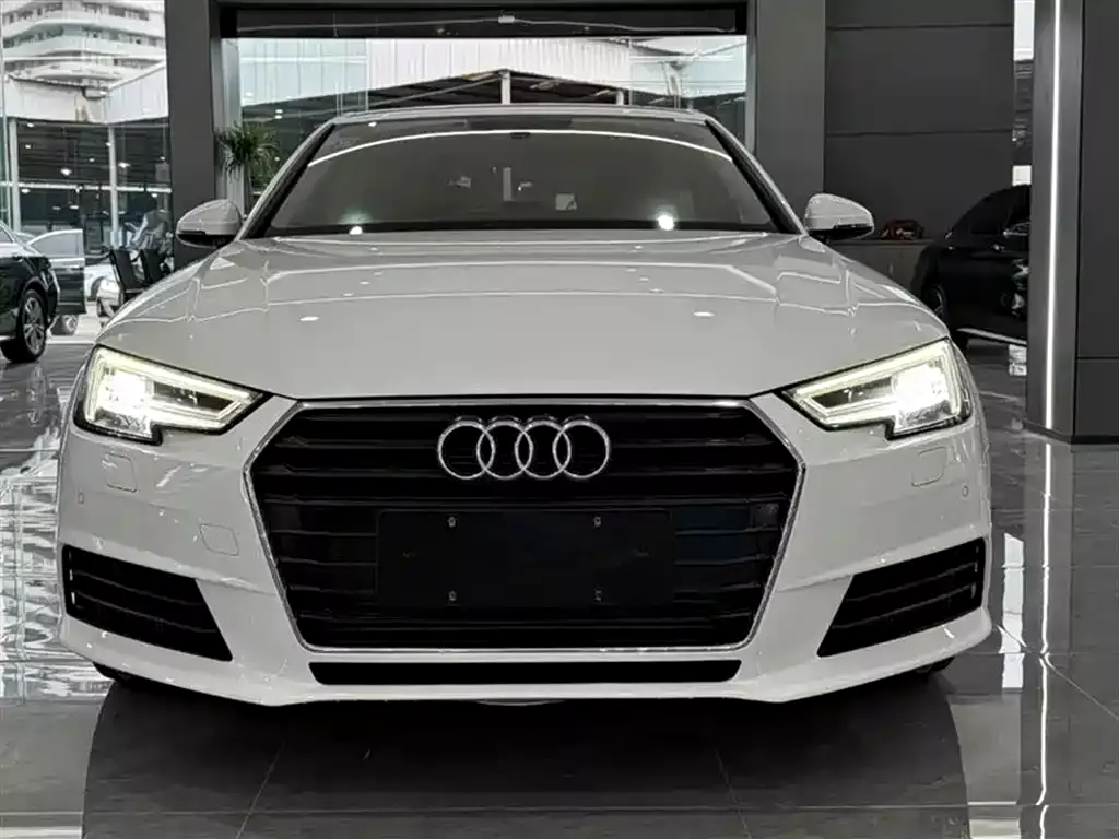 Audi A4L 2017 40 TFSI Fashion Edition фото 2