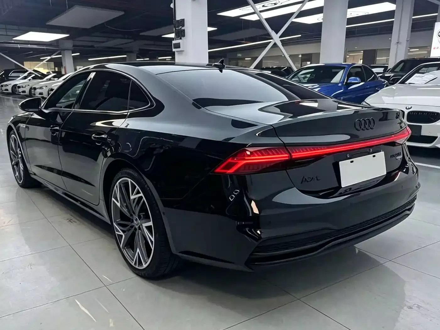 Audi A7L 2024 45 TFSI quattro S-line Black Warrior Edition фото 16