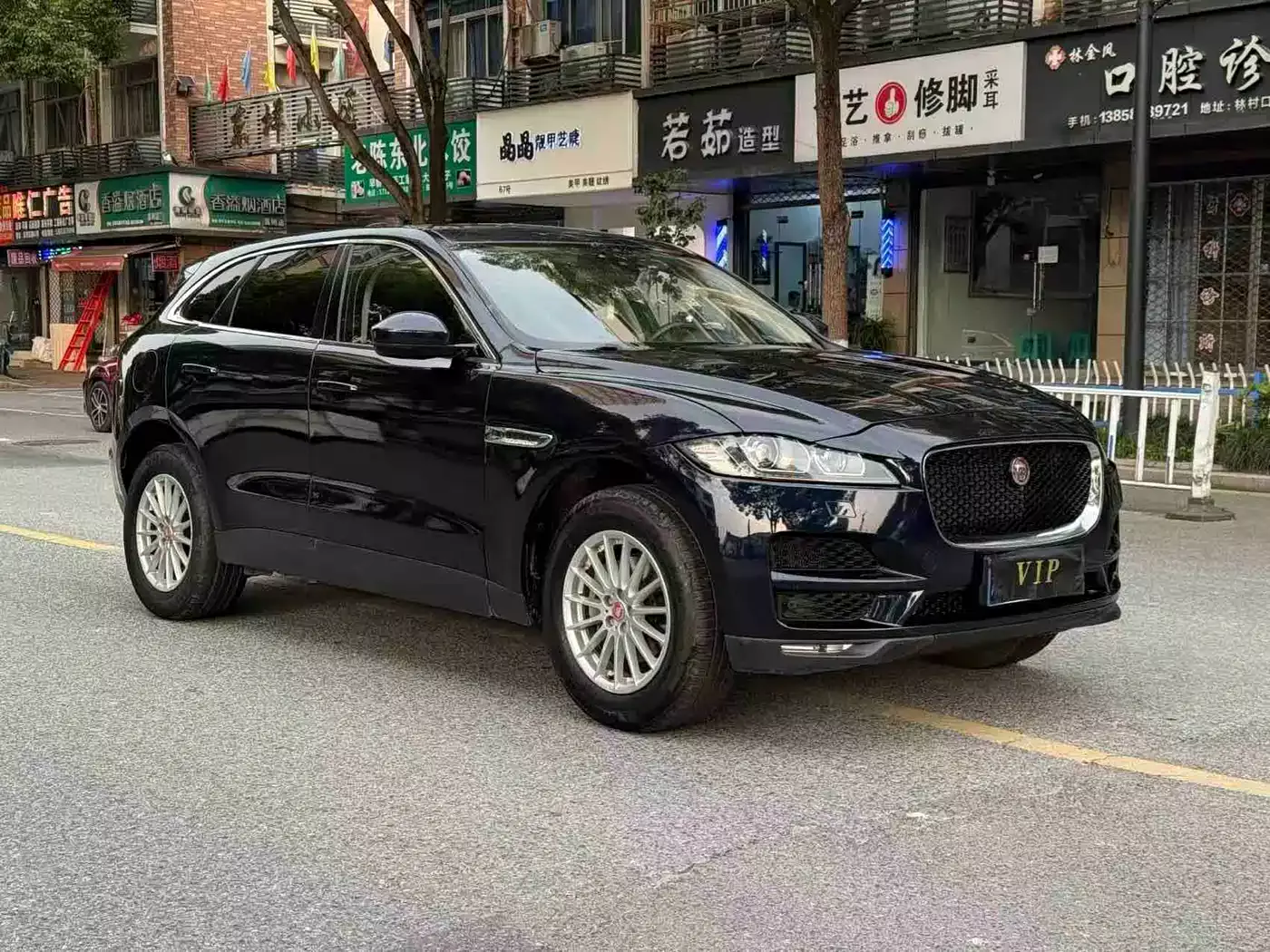 Jaguar F-PACE 2018 2.0T 4WD R-Sport Edition фото 2