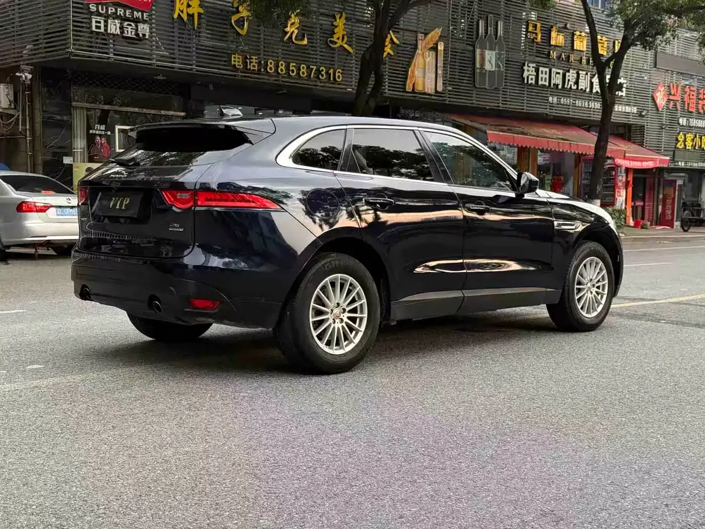 Jaguar F-PACE 2018 2.0T 4WD R-Sport Edition фото 9