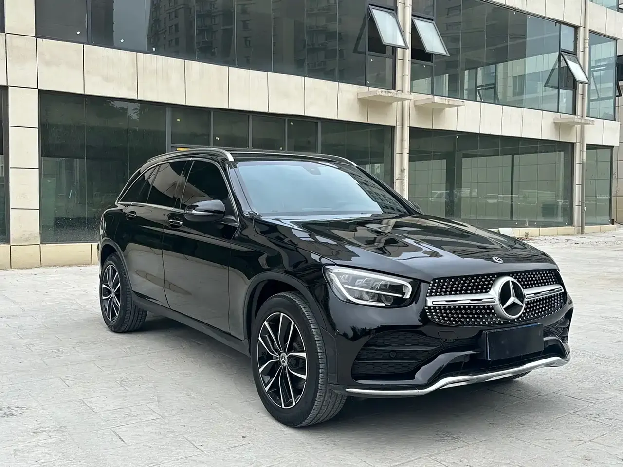 Mercedes-Benz GLC 2022 Facelift GLC 260 L 4MATIC Luxury Model фото 3