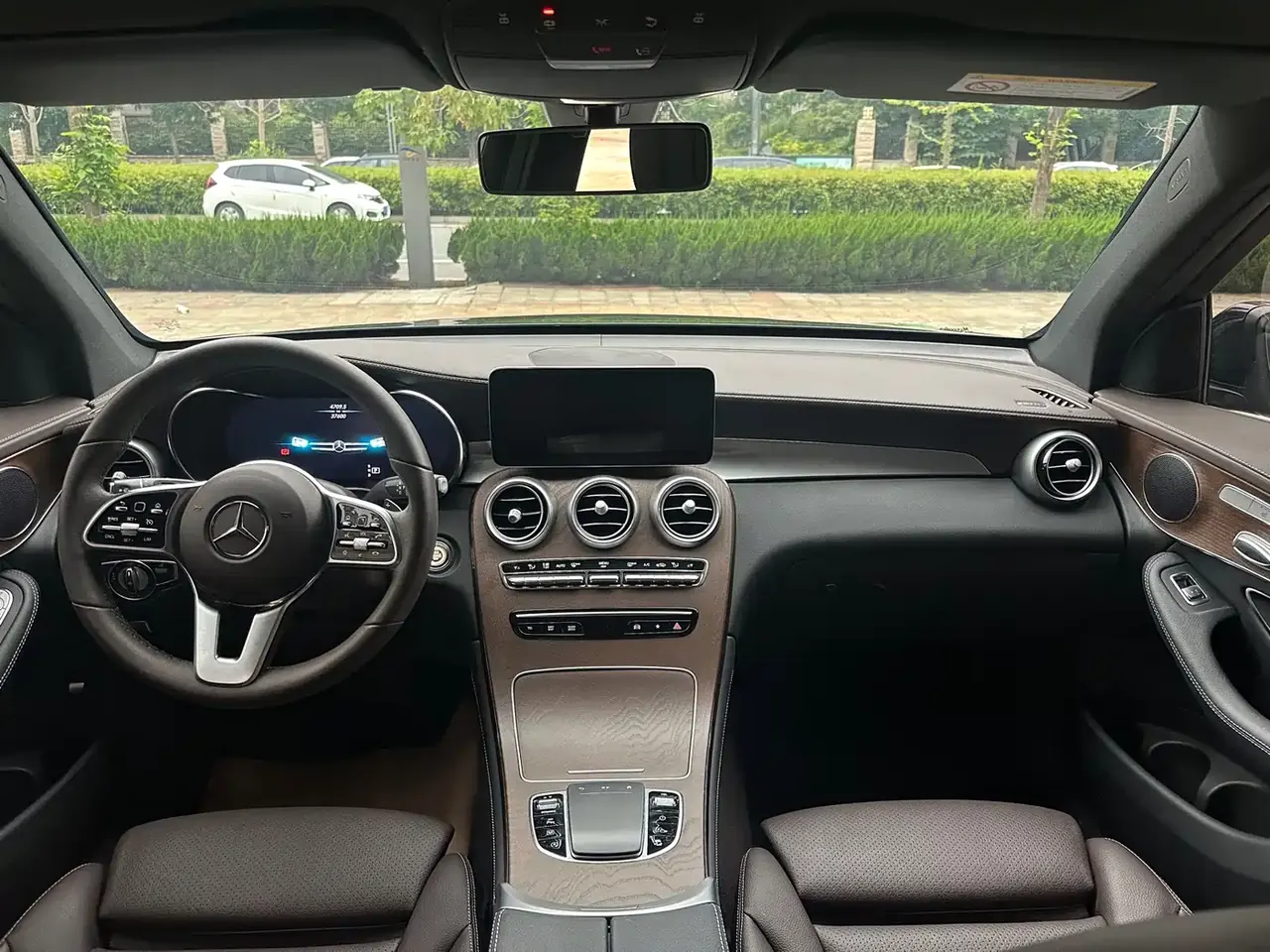 Mercedes-Benz GLC 2022 Facelift GLC 260 L 4MATIC Luxury Model фото 6