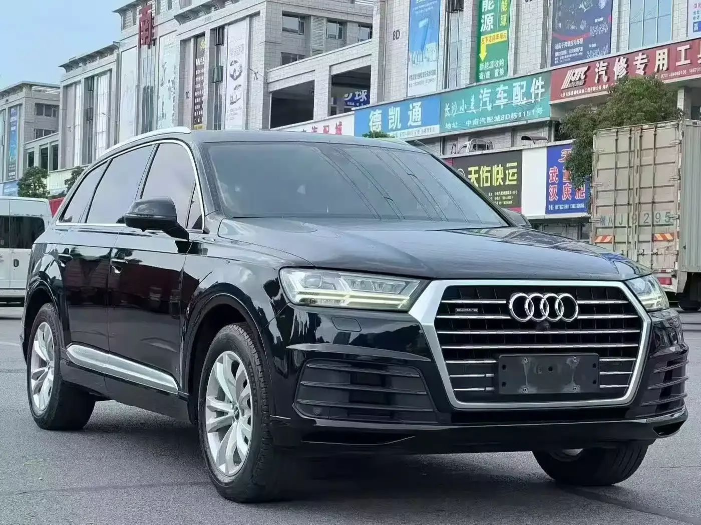 Audi Q7 2018 40 TFSI Comfort фото 3